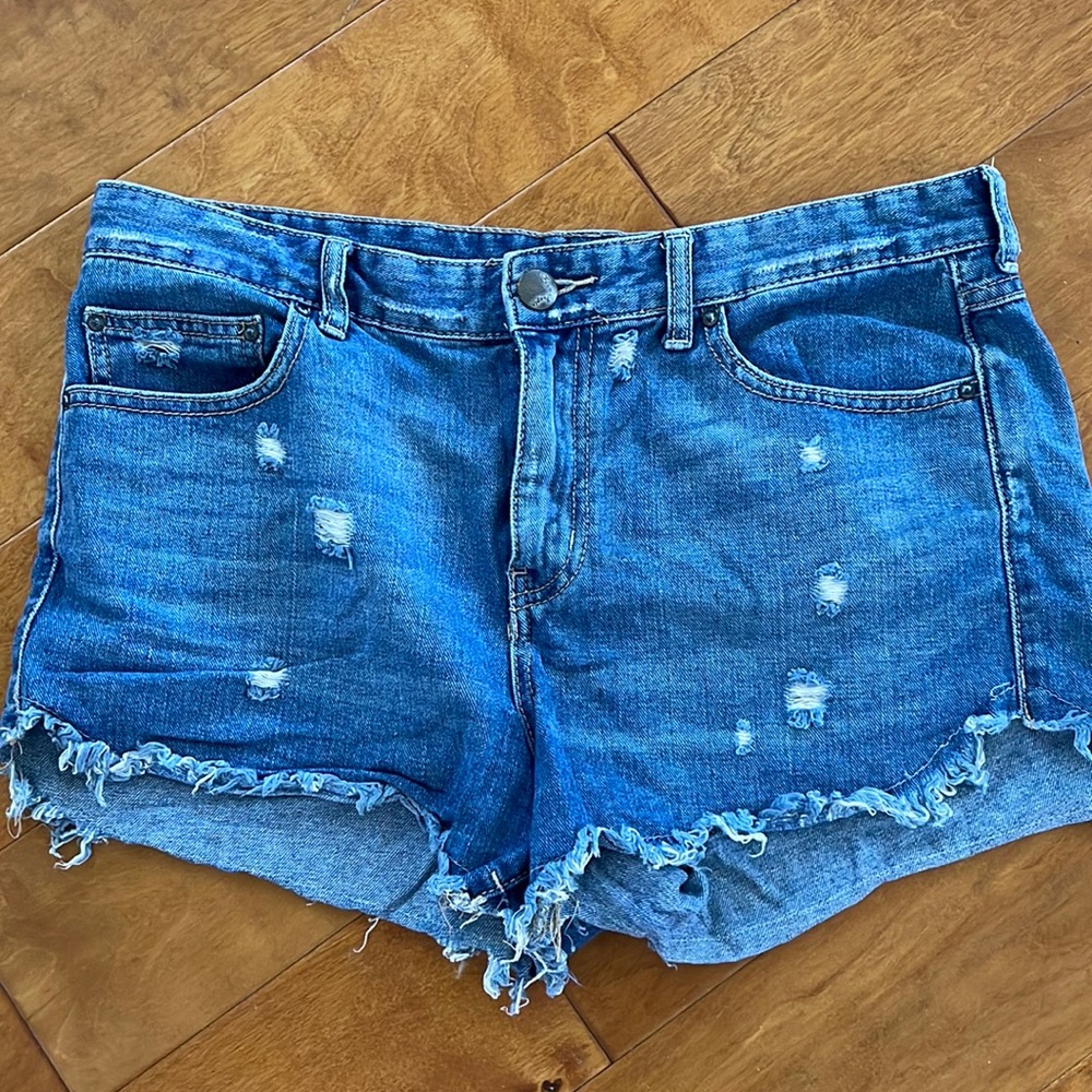 Free people distressed jean shorts size 30